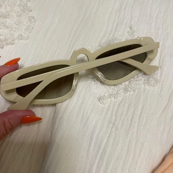 Bohème Cream Retro-Futuristic Sunglasses - Picture 3 of 6